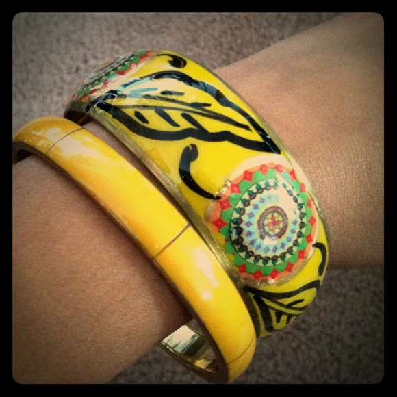 Hand painted bangle set!