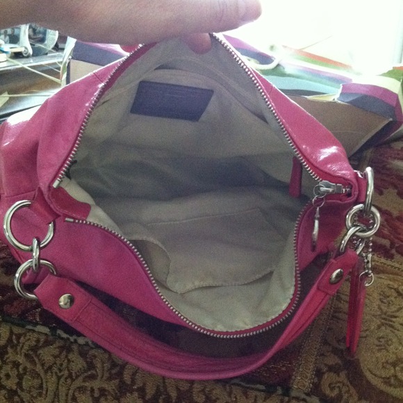 Coach leather ! Sturdy, functional & beautiful ! - Picture 2 of 3