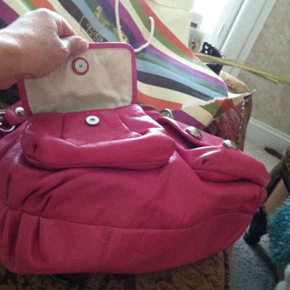 Coach leather ! Sturdy, functional & beautiful ! - Picture 3 of 3