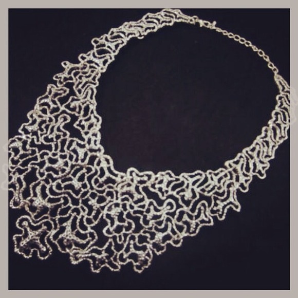 Hollow Filigree Collar Necklace - Picture 3 of 4
