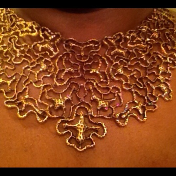 Hollow Filigree Collar Necklace - Picture 4 of 4
