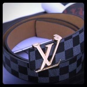 💥REDUCED💥 Black "LV" belt. Brand new