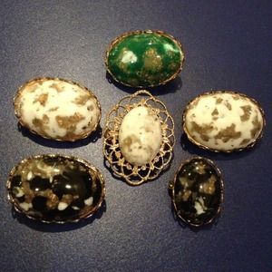 Vintage pins gifted in bundle with its family!