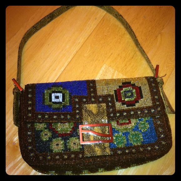 Beaded handbag with removable strap. 💢REDUCED💢