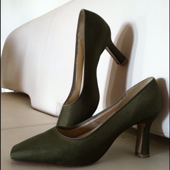 Green pump - Picture 1 of 1