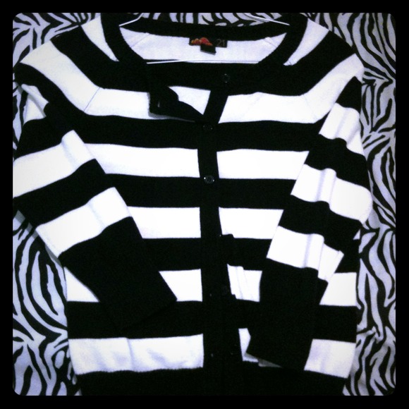 Black and white striped cardigan! Button up!