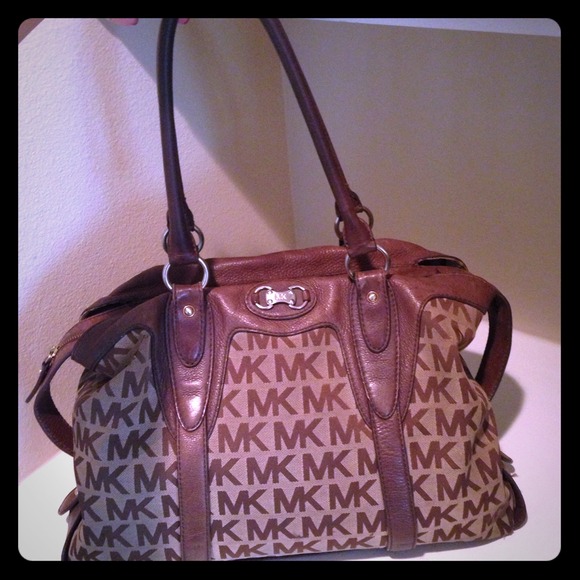 🚨🚨SOLD🚨🚨AUTHENTIC MICHAEL KORS LARGE GORGEOUS