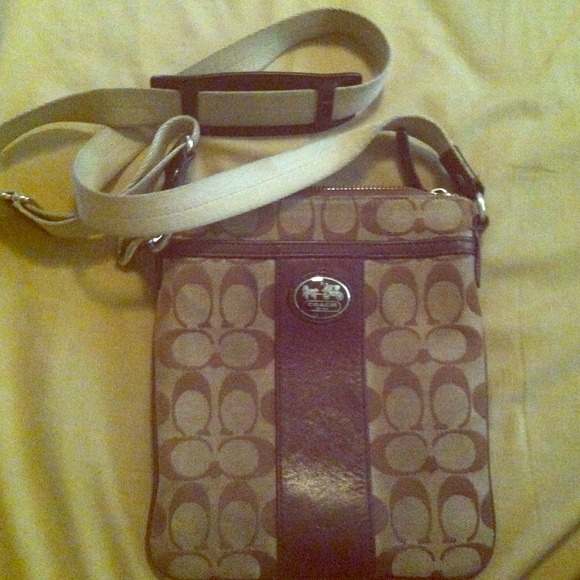 Coach cross body purse. Authentic!!