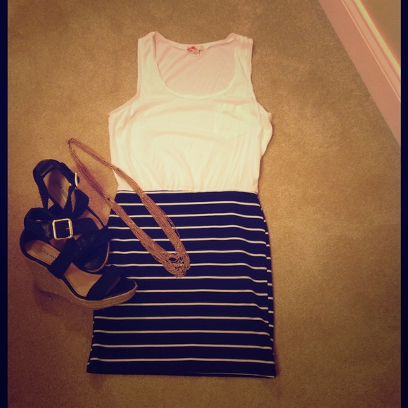 🚫SOLD IN BUNDKE 🚫Forever 21 Dress