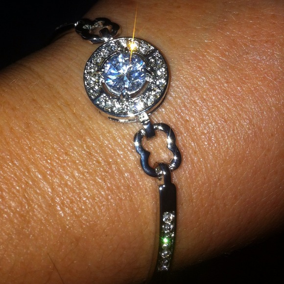 Jewelry - Additional pics for bracelet