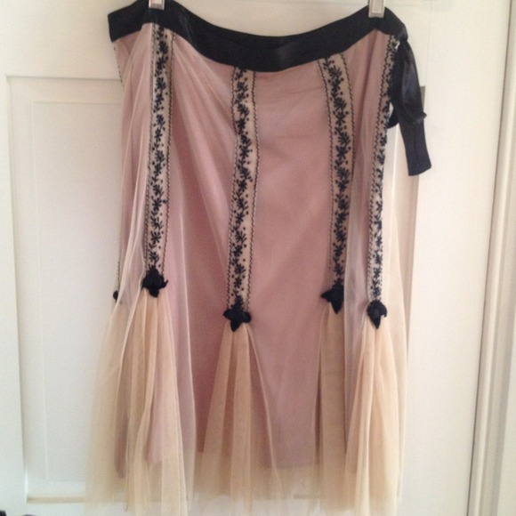 Anthropologie Dresses & Skirts - Anthropologie pink and beige skirt with black trim