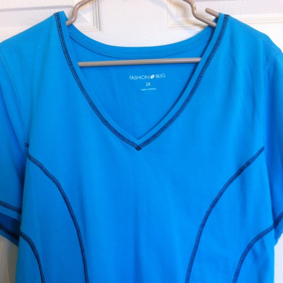 🌸Great Blue Turquoise Figure Flattering Tee🌸