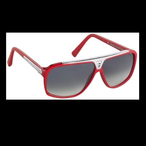 Looking for LV Evidence sunglasses