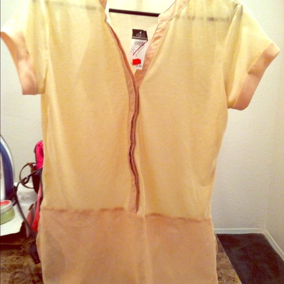 Cute High Low blouse nwt