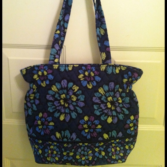Vera Bradley Handbags - Vera Bradley purse & wallet