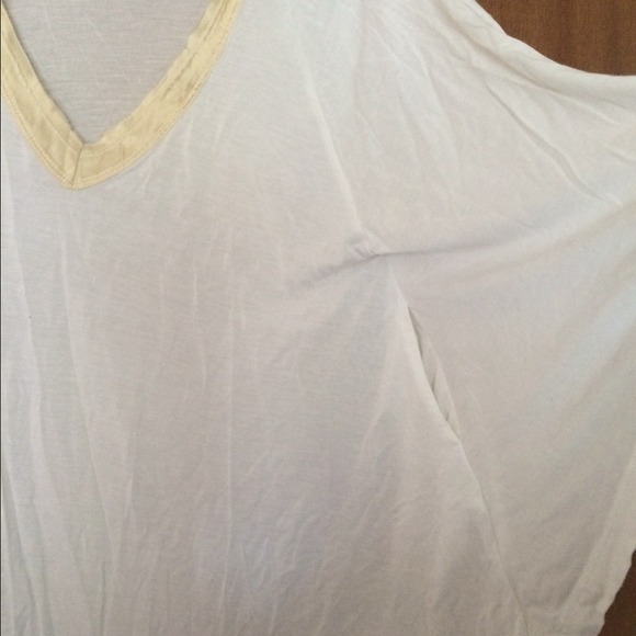 White flowy shirt - Picture 2 of 2