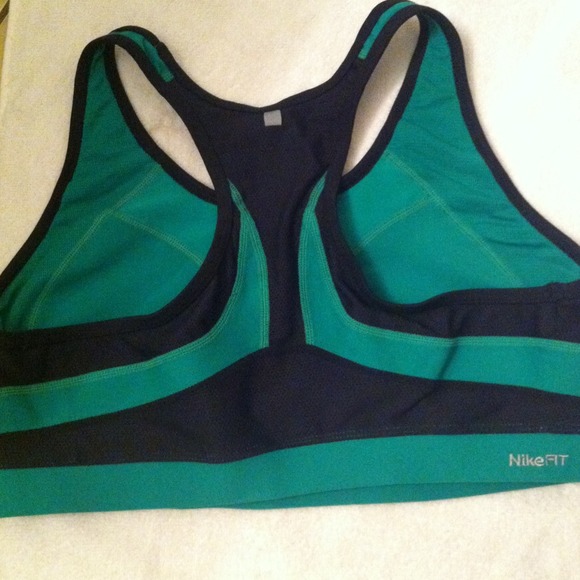 Nike sports bra - Picture 2 of 2