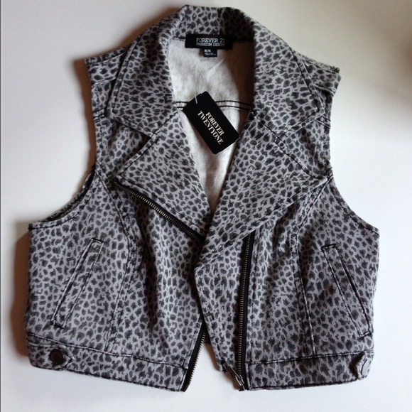 ❌ SOLD - Gray Leopard Print Denim crop vest