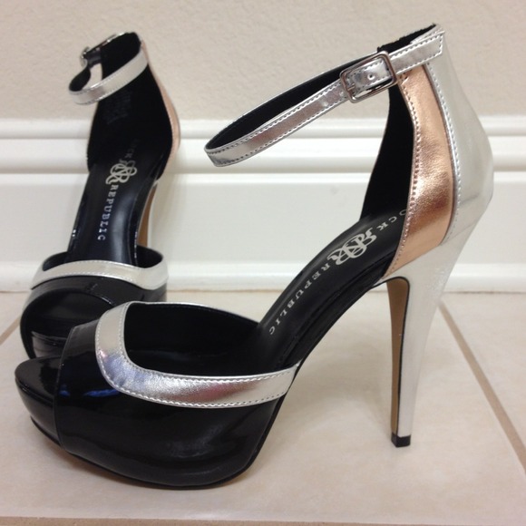 ❌SOLD❌ Rock and Republic Heels - Picture 3 of 4
