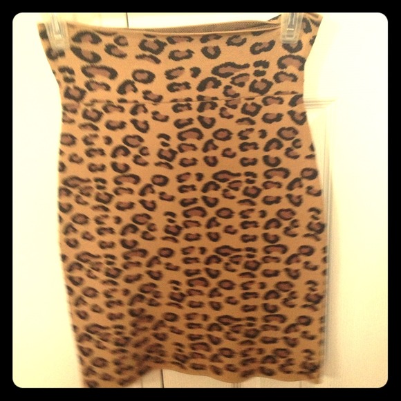 Cheetah BCBG pencil skirt🌸sold🌸