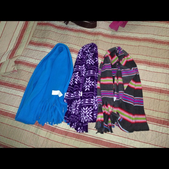 ❄Old navy scarf bundle!❄