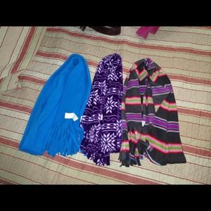 ❄Old navy scarf bundle!❄