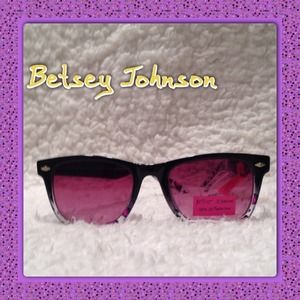 💯% Betsey Johnson Authentic Sunglasses.😎