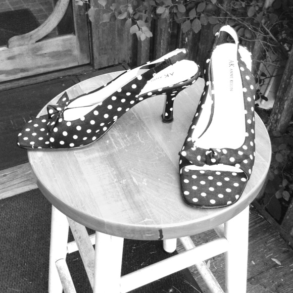 ⛔️sold⛔️Fabulous Anne Klein polka dot heels.