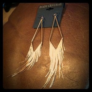 SOLD NWT Gold dangle earrings