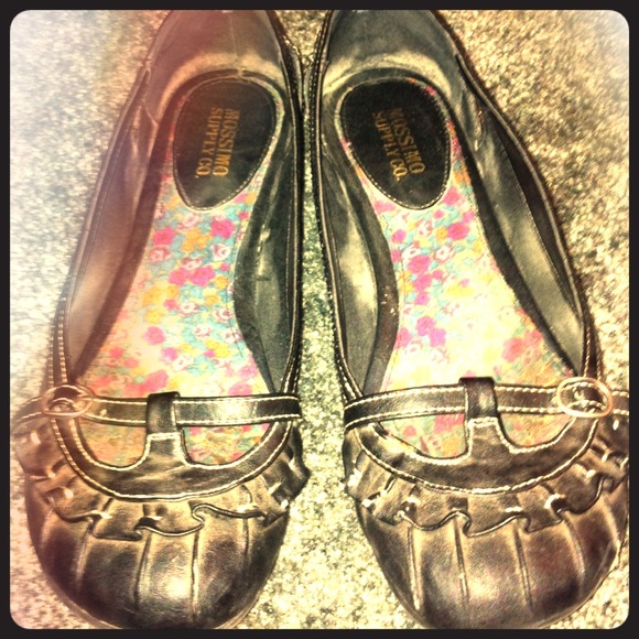 Flats - Picture 1 of 1