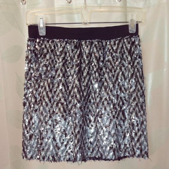 Romeo & Juliet Couture Sequin Skirt - Picture 1 of 4