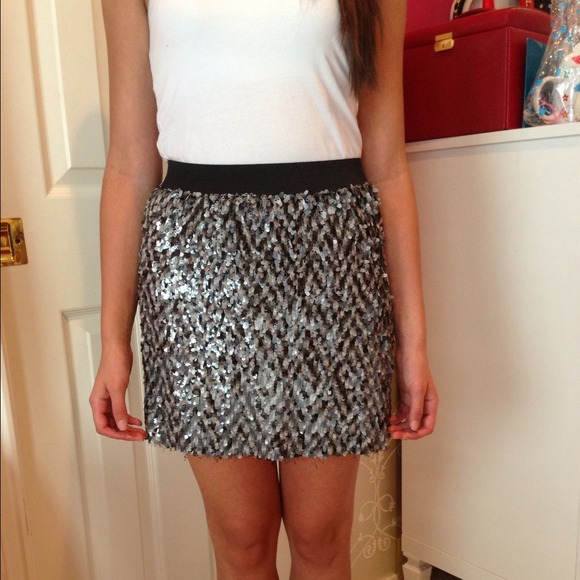 Romeo & Juliet Couture Sequin Skirt - Picture 4 of 4