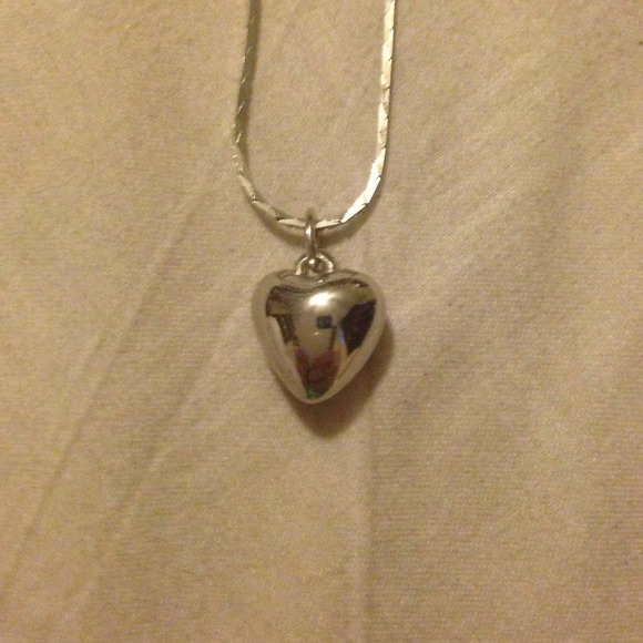 PRICE DROP-Heart bracelet - Picture 2 of 4