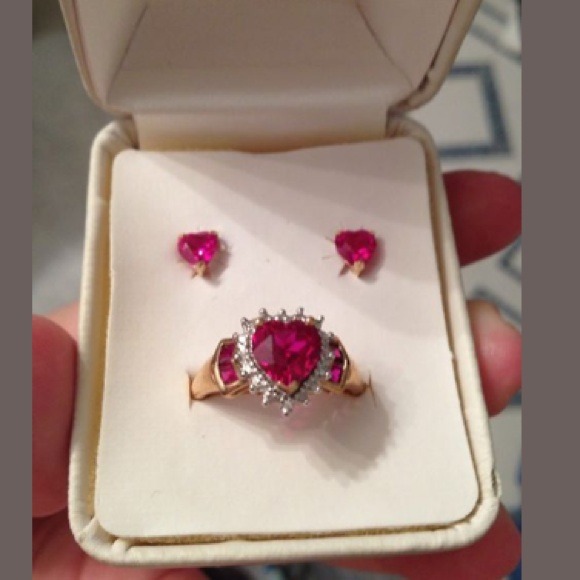 Jewelry - SOLD✨💥10kt gold earring & heartdiamond ring set