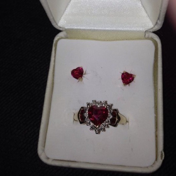 SOLD✨💥10kt gold earring & heartdiamond ring set - Picture 2 of 3