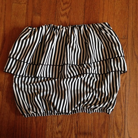 ❌SOLD - Striped Bubble Crop Top