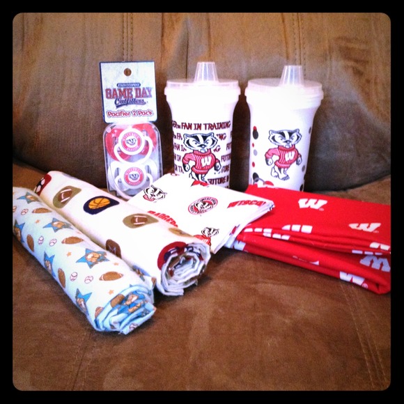 Reserved @samiee89 NEW WI Badgers Baby Bundle