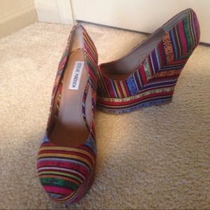 Steve Madden tribal wedges