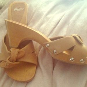 Candies ran wooden Sandals, size 7 and a half