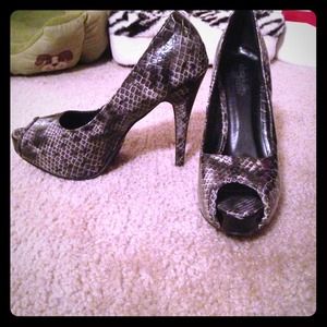 Snake print heals
