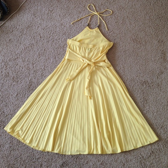 ⭐Beautiful yellow dress⭐ - Picture 3 of 4