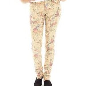 Floral skinnies 👖🌸