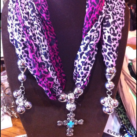 Pink cheetah bling scarf