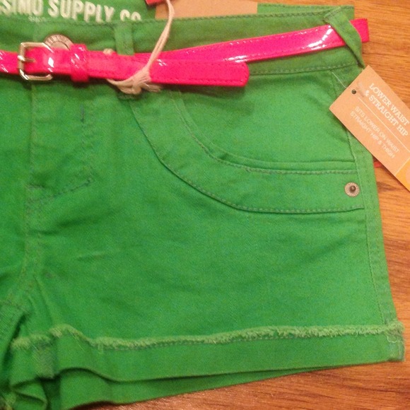NWT! Green Cutoff Shorts w/ Pink Belt - Picture 3 of 4