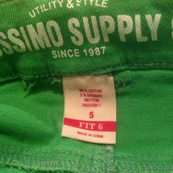 NWT! Green Cutoff Shorts w/ Pink Belt - Picture 4 of 4