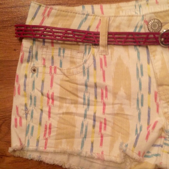 NWT! Chevron Design Cutoff Shorts w/ Pink Belt - Picture 3 of 4