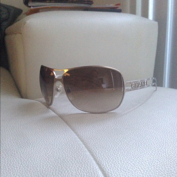 ✳REDUCED✳Authentic Chanel Sunnies 4150! - Picture 3 of 4