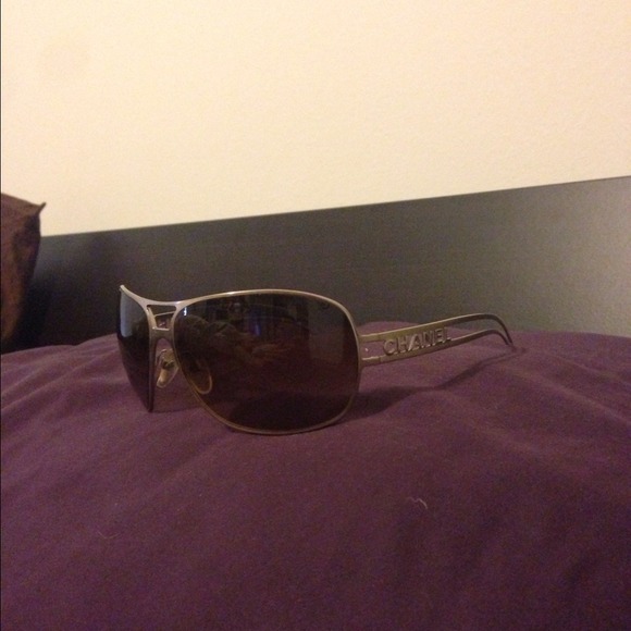 ✳REDUCED✳Authentic Chanel Sunnies 4150! - Picture 4 of 4