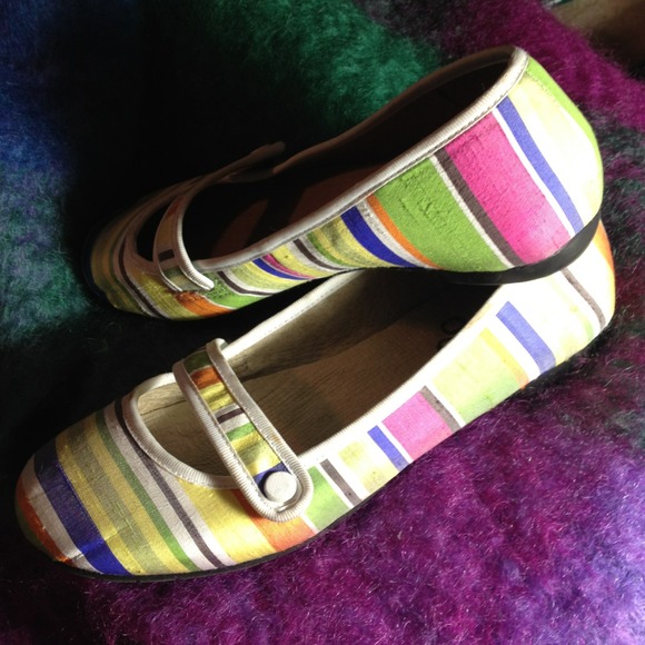Satiny striped flats