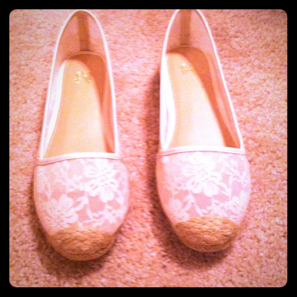 Brand new lacy flats